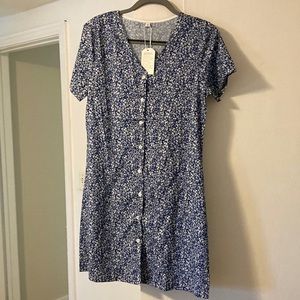 Button-up v neck T-shirt dress